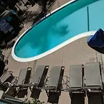 Tarzana Inn