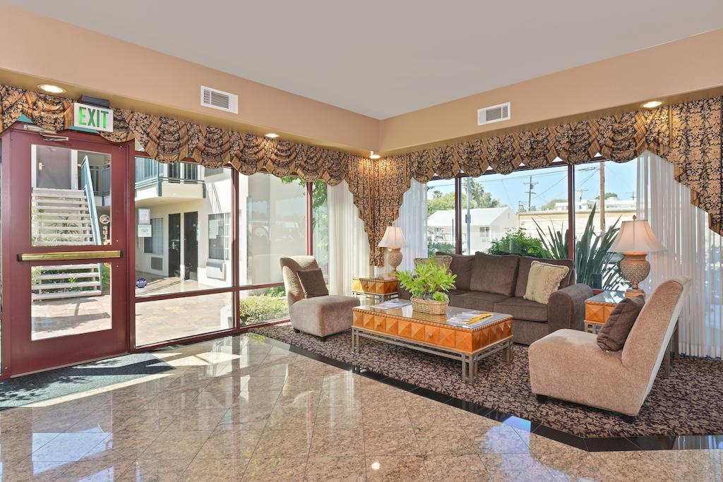 Hotel Tarzana